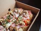 Attraktiver Take-away mit Spezialitätengeschäft und vielseitigem Potenzial in Zürich photo