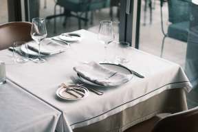 Stilvolles Restaurant mit Bar und grosszügiger Terrasse im Herzen von Zürich