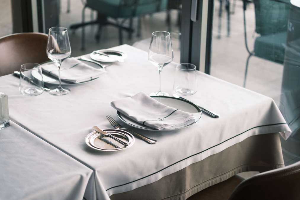Stilvolles Restaurant mit Bar und grosszügiger Terrasse im Herzen von Zürich photo