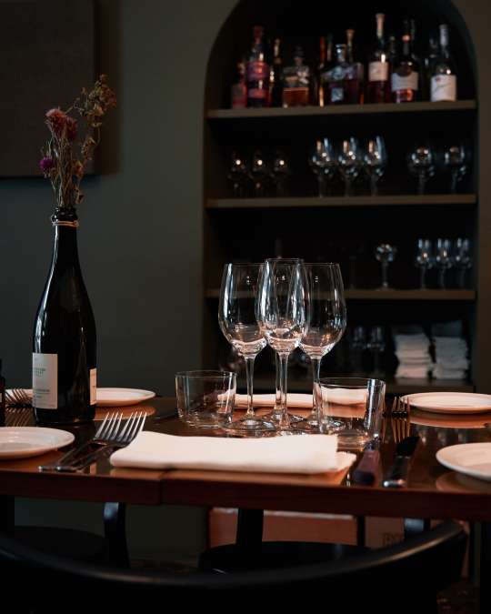 Vollständig ausgestattetes Restaurant mit Terrasse in Zürich-Wiedikon zur Untermiete photo